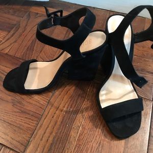Schultz black wedges