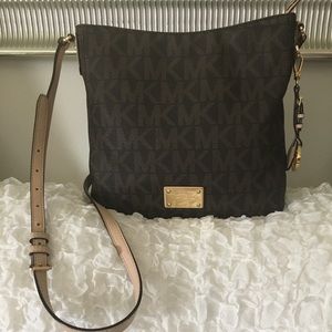 🌸Beautiful🌸 Michael Kors Large Leather Crossbody