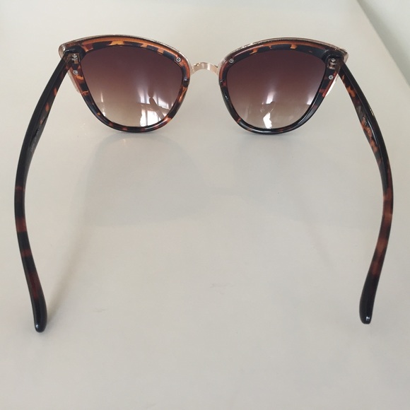 Cat eye sunglasses - Picture 2 of 3