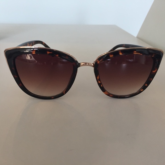 Cat eye sunglasses - Picture 3 of 3