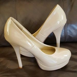 Super CUTE Chinese Laundry Beige Platform Heels