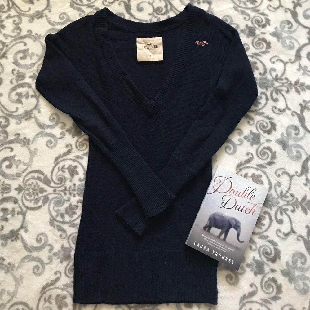 🎉HOLLISTER NAVY BLUE SWEATER TOP🎉