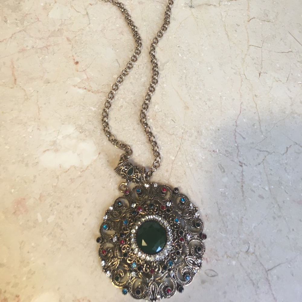 Gorgeous vintage inspired necklace