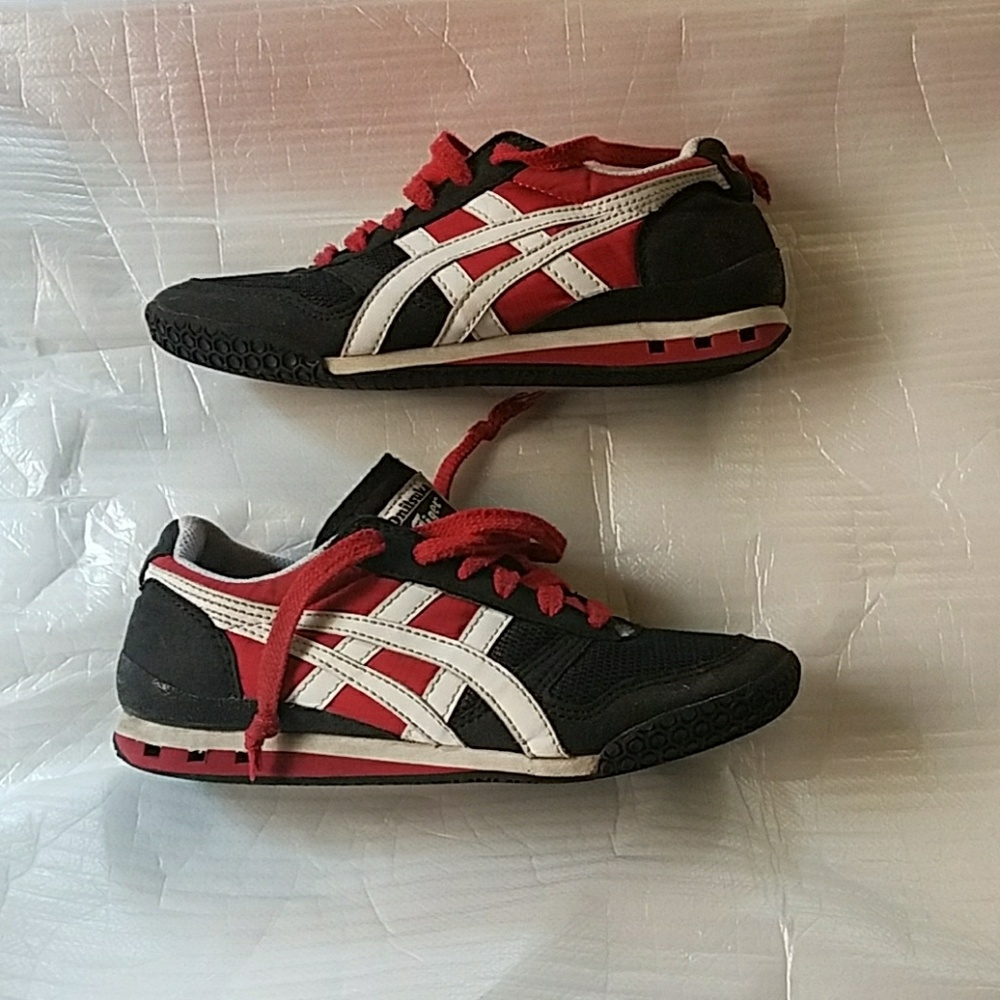 ONITSUKA TIGER ULTIMATE 81 PS CLASSIC RUNNING SHOE