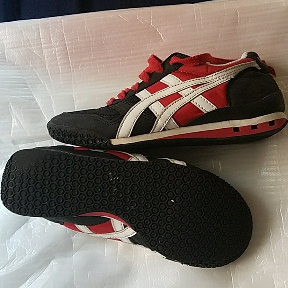 ONITSUKA TIGER ULTIMATE 81 PS CLASSIC RUNNING SHOE - Picture 2 of 8