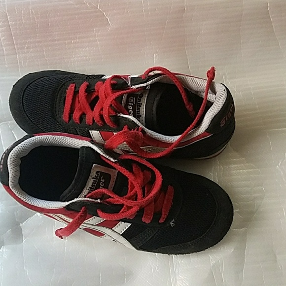 ONITSUKA TIGER ULTIMATE 81 PS CLASSIC RUNNING SHOE - Picture 3 of 8