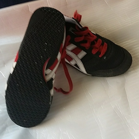 ONITSUKA TIGER ULTIMATE 81 PS CLASSIC RUNNING SHOE - Picture 6 of 8
