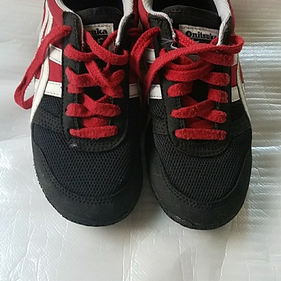 ONITSUKA TIGER ULTIMATE 81 PS CLASSIC RUNNING SHOE - Picture 7 of 8