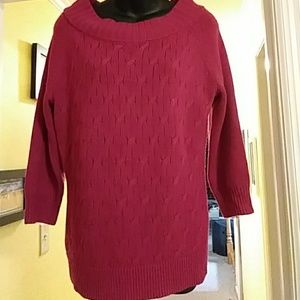 Gorgeous raspberry color sweater🌸