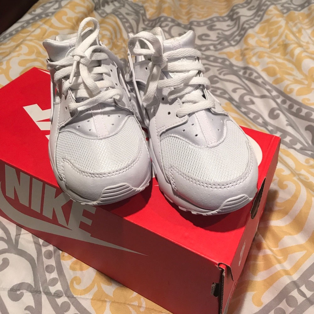 New in box white huaraches
