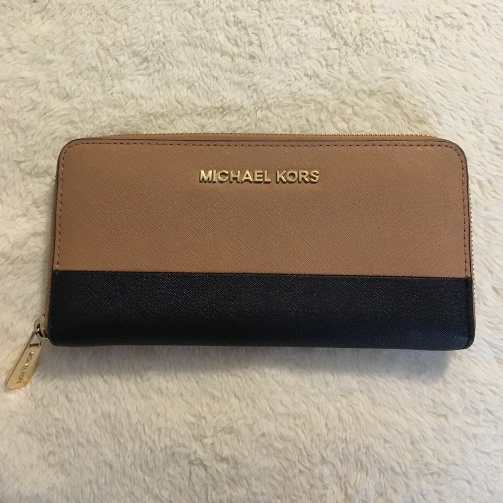 MK Michael Kors Wallet