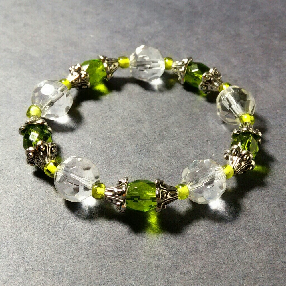 LilisCo Christmas Handmade Beaded Stretch Bracelet