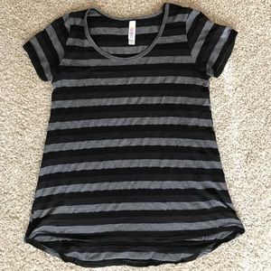 Lularoe Small Classic Tee