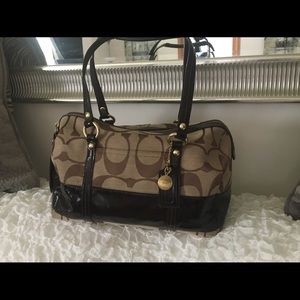 ✨Coach Signature Satchel WithPatent Leather Stripe