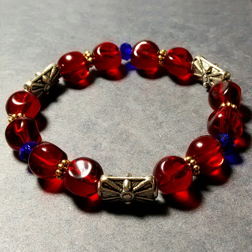 LilisCo Christmas Handmade Beaded Stretch Bracelet