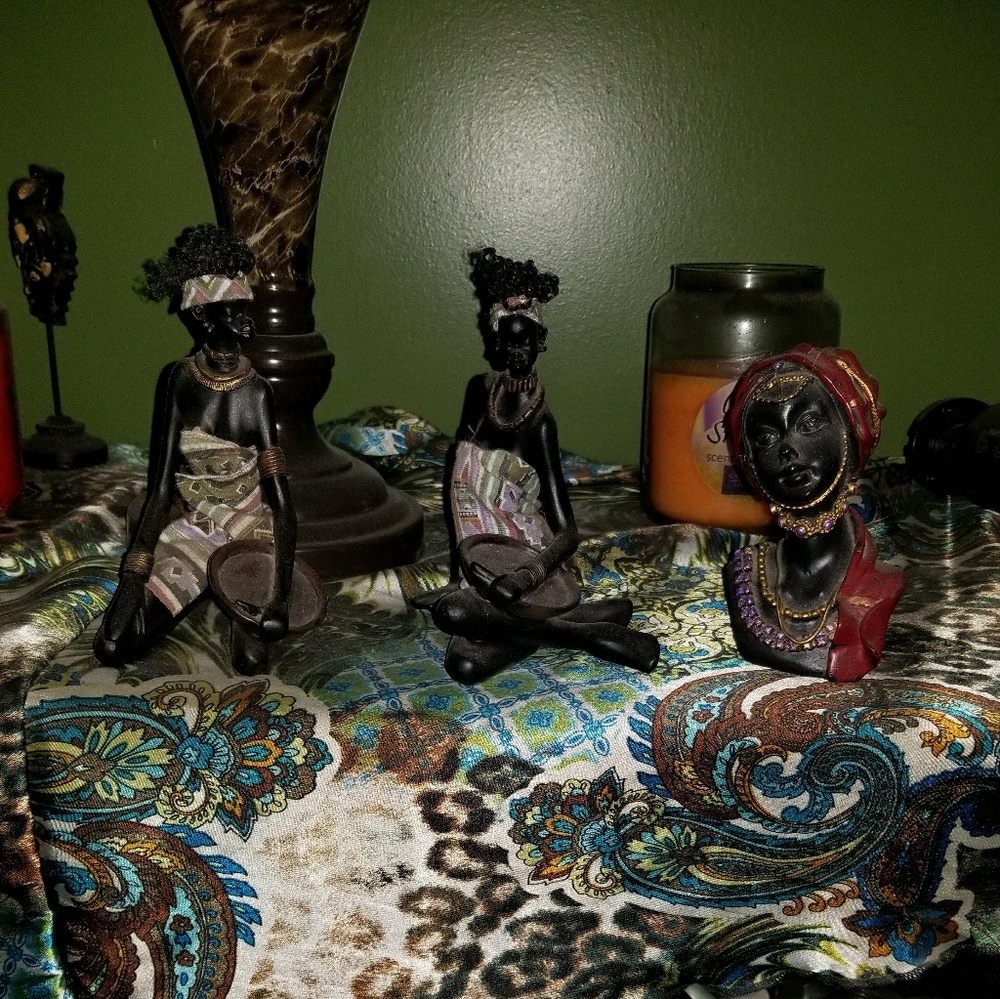African statues