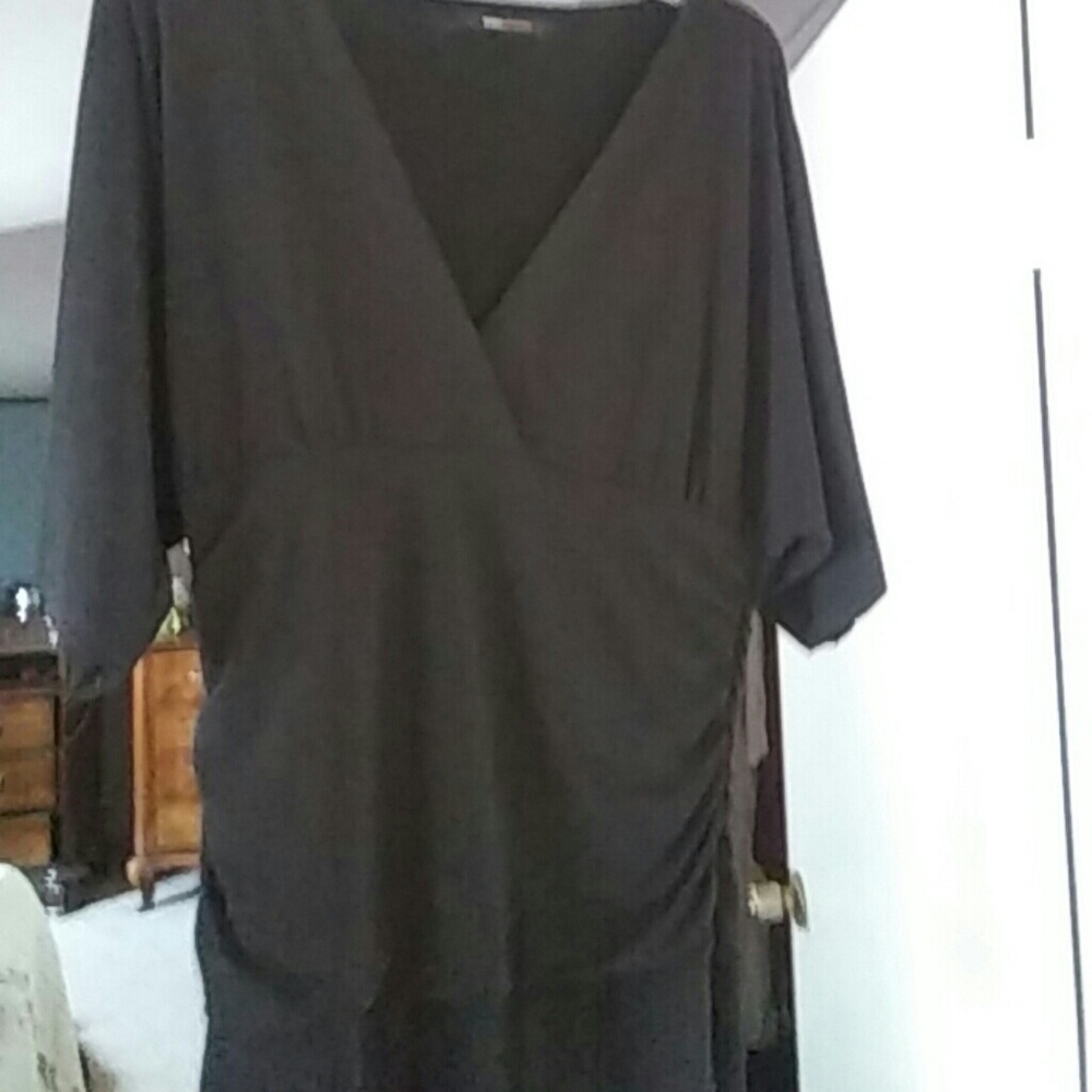 Tunic style low-cut stretch
