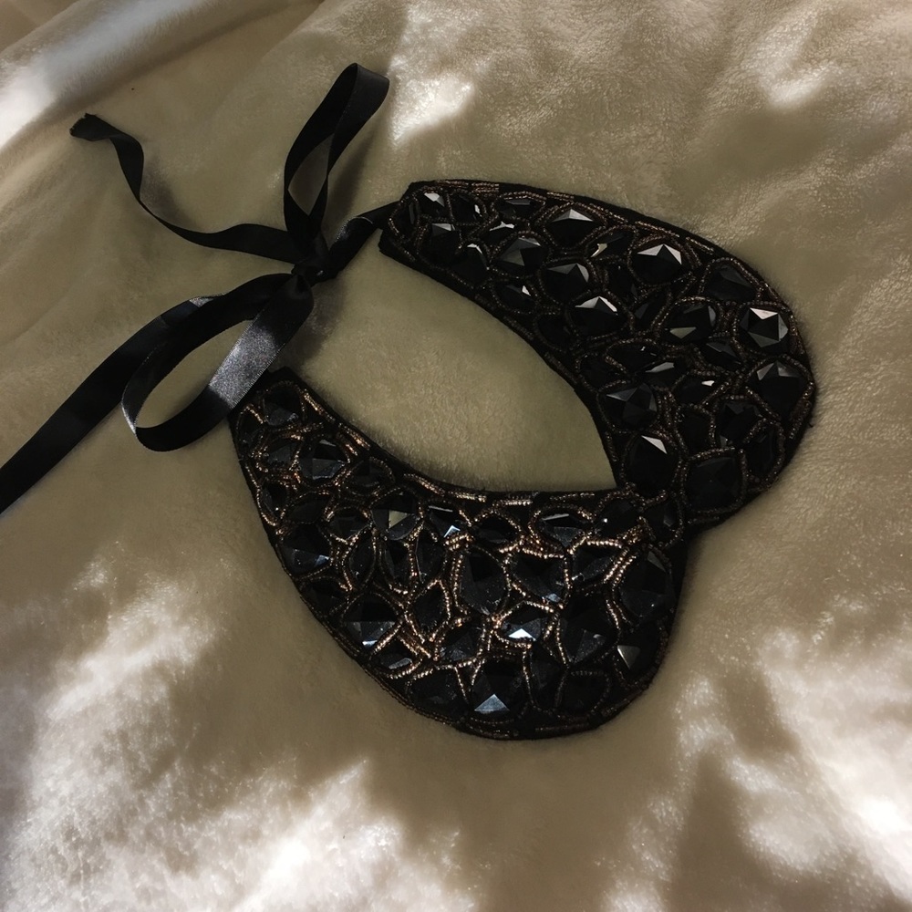 Guess - Bib Necklace