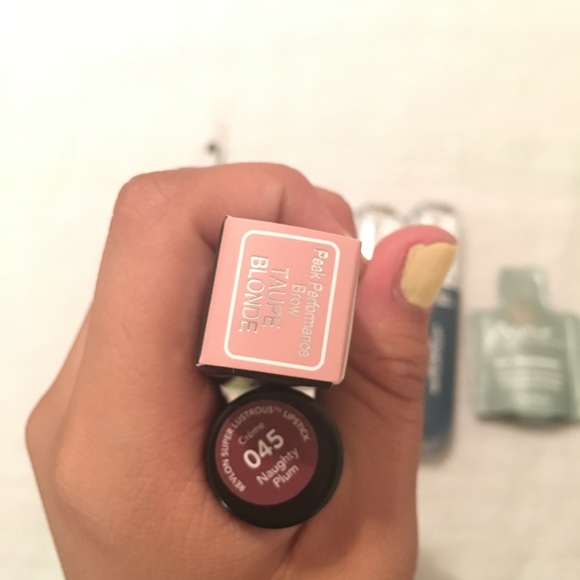 Makeup bundle - Picture 2 of 3