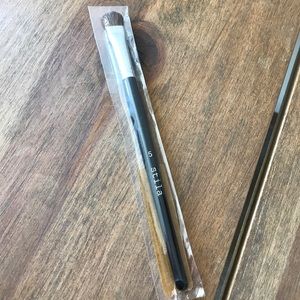 FINAL SALE Stila #5 All Over Shadow Brush🎈