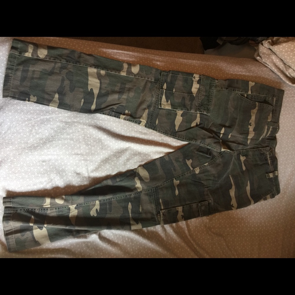 Free world camo jeans