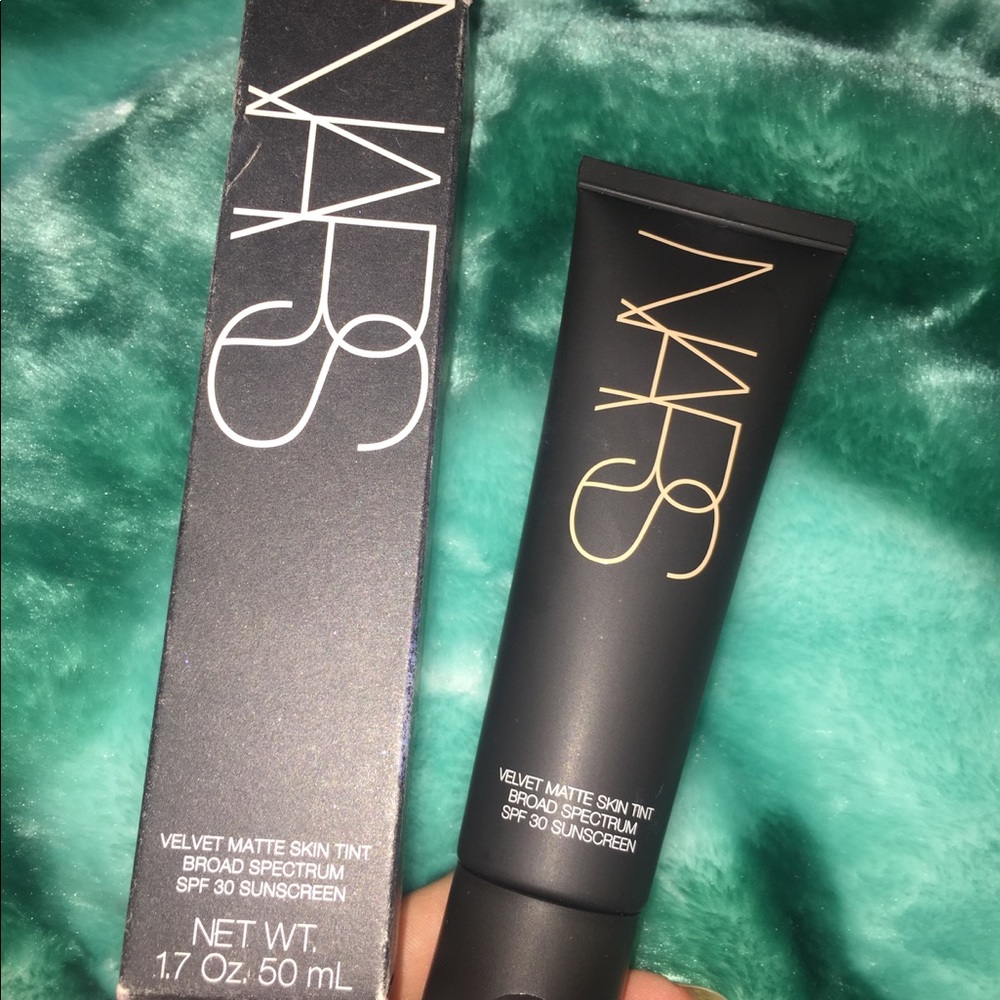 NARS velvet matte skin tint (alaska)