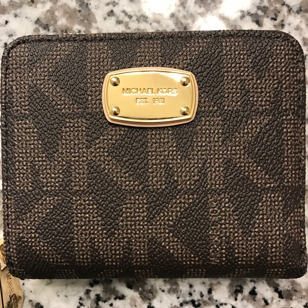 Michael Kors nwt jet set wallet!