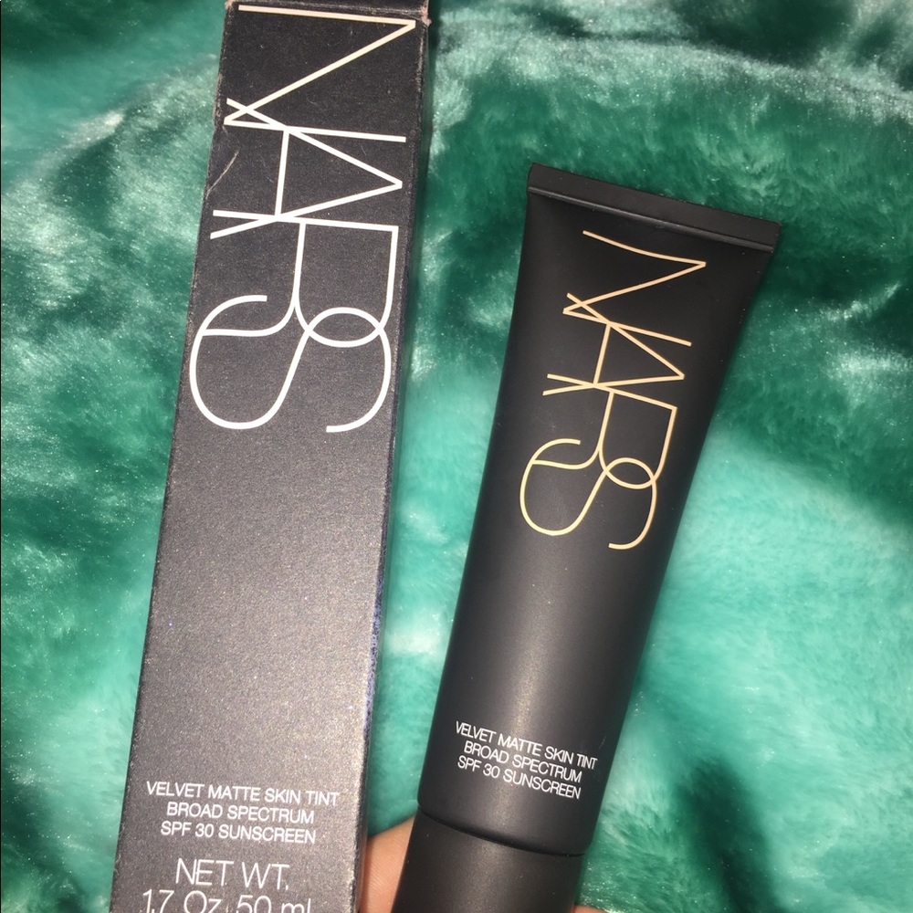 NARS velvet matte skin tint (alaska)