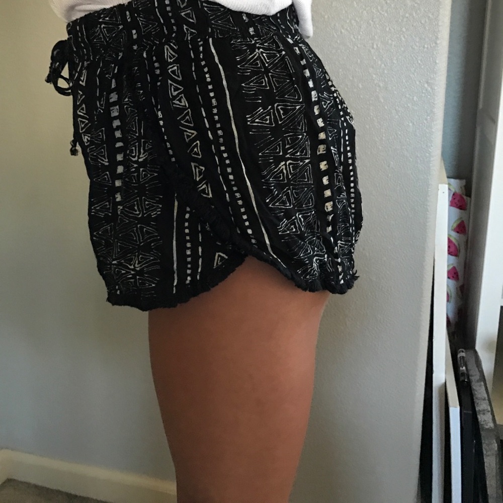 URBAN OUTFITTER SHORTS