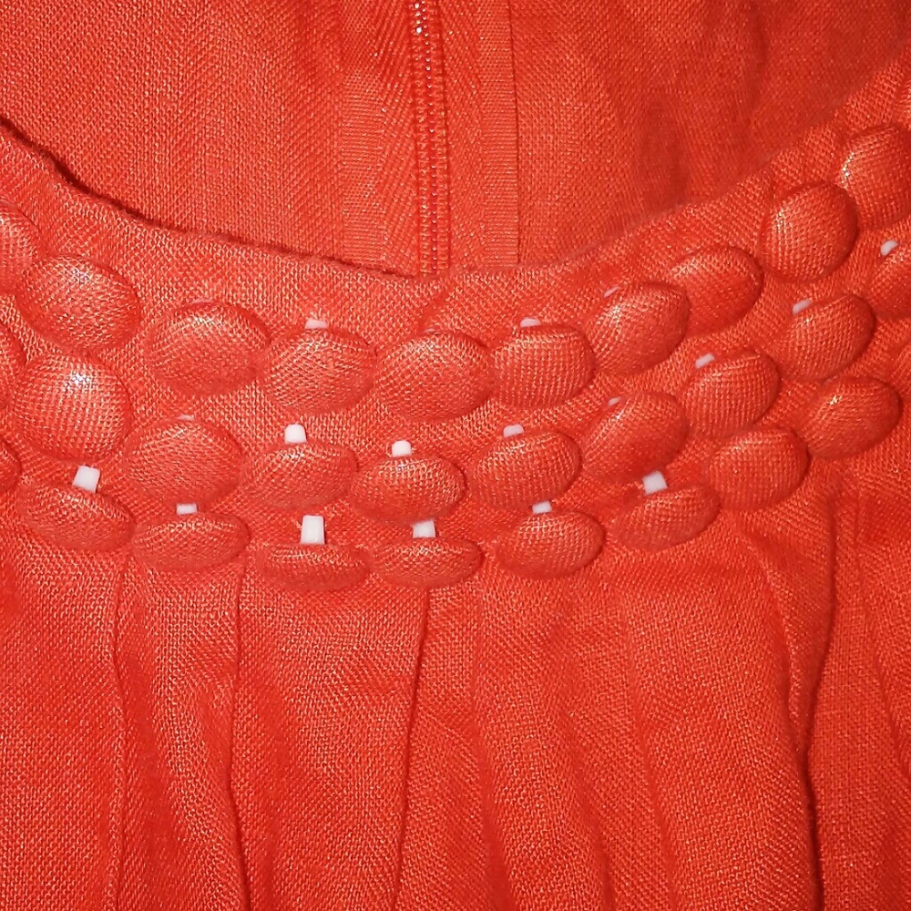 Beautiful Red Linen - Picture 3 of 4