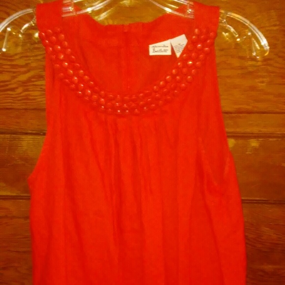 Beautiful Red Linen - Picture 2 of 4