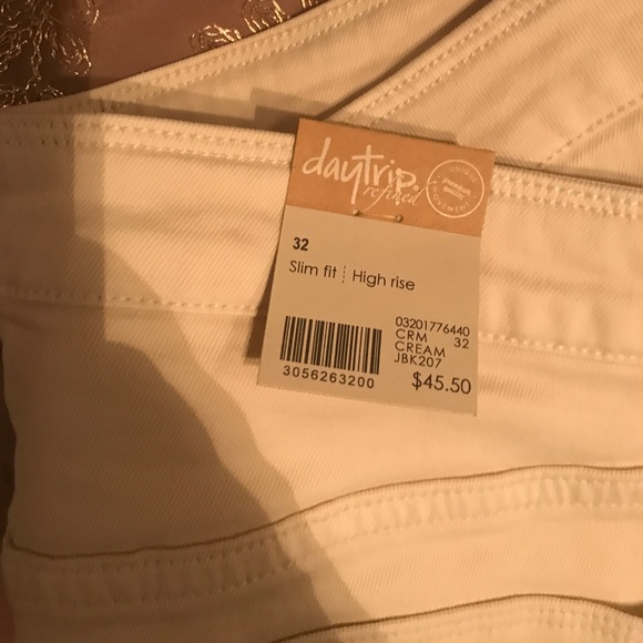 NEW daytrip slim fit high rise shorts - Picture 2 of 3