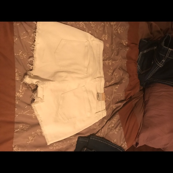 NEW daytrip slim fit high rise shorts - Picture 3 of 3