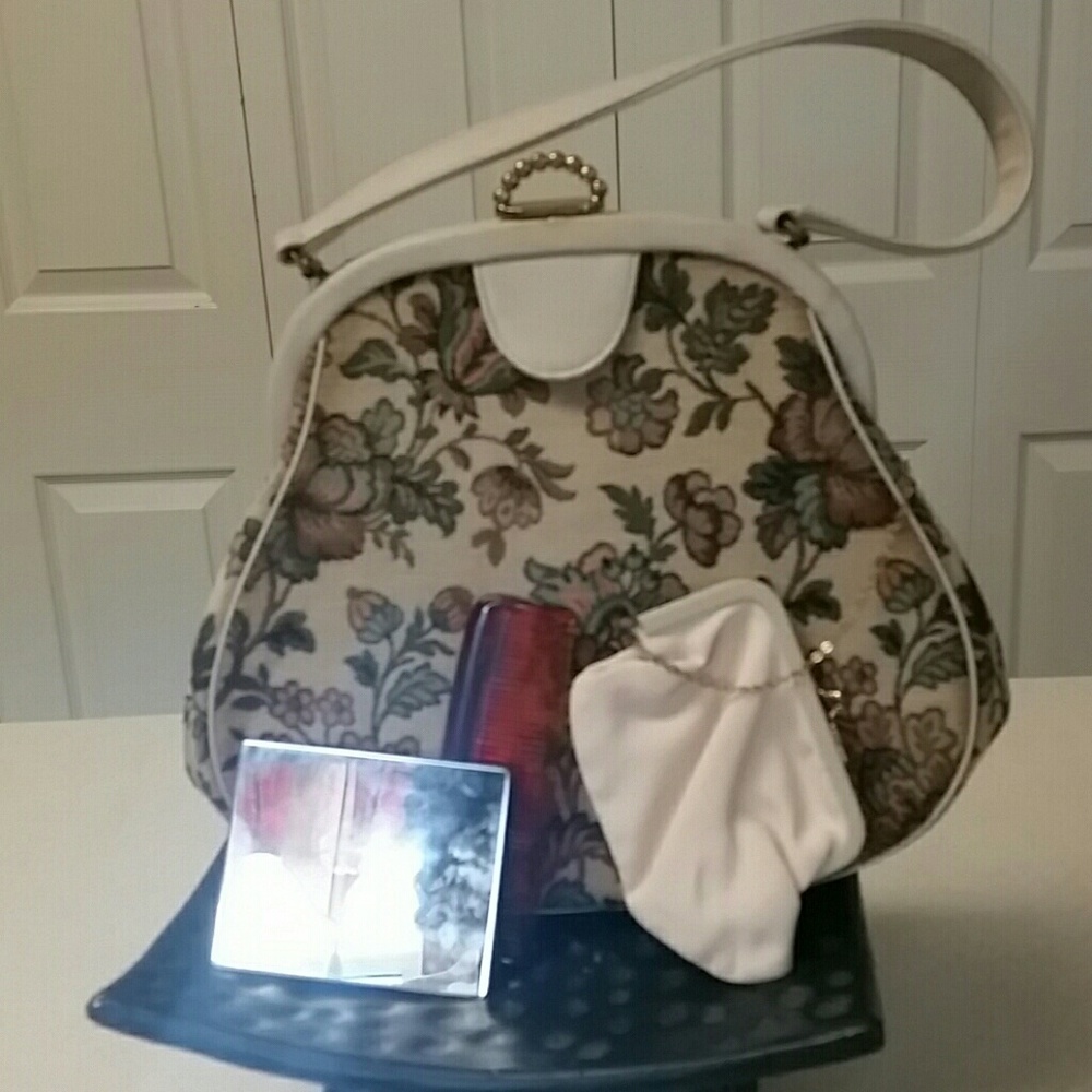 1950's Ivory tapstry handbag w coin purse mir&comb