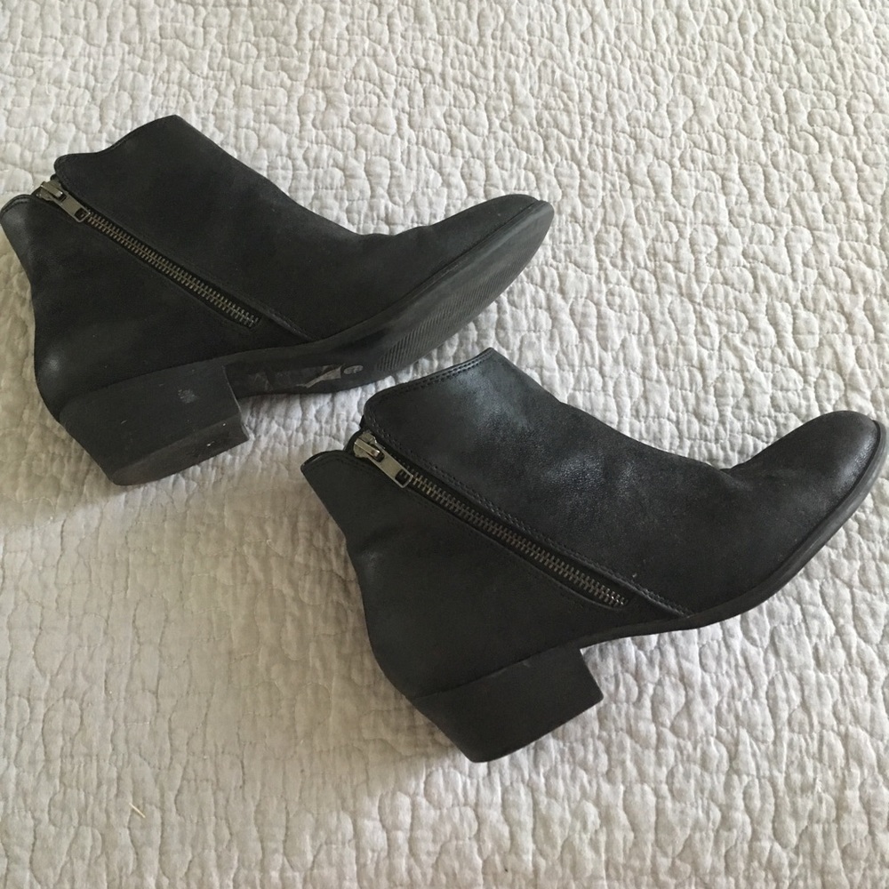 Urban outfitters Black booties Sz 9