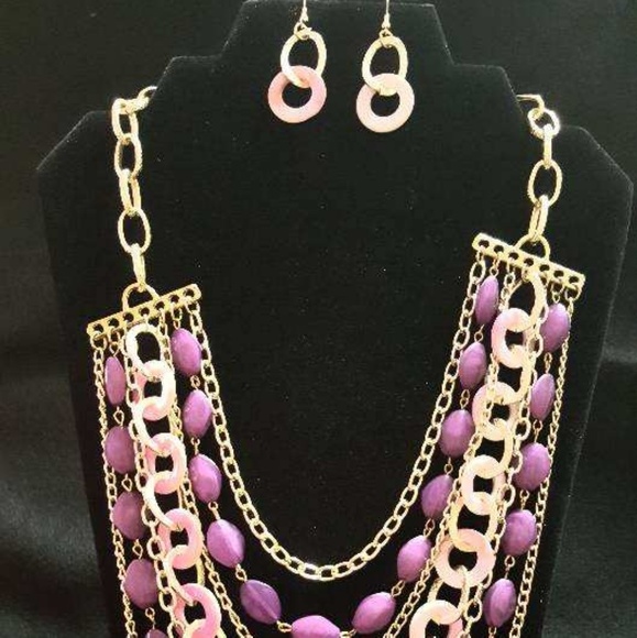 Beautiful matching necklace and earring set - Picture 2 of 2
