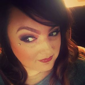 Meet your Posher, Leslie