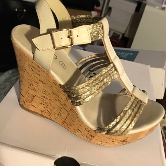 BNIB BONE OFF WHITE GOLD STRAPPY ALDO WEDGE Sz 10 - Picture 3 of 3