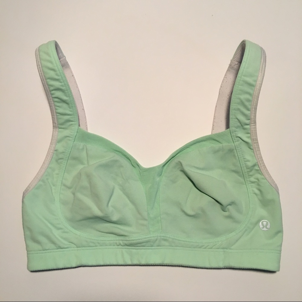 Lululemon 32D ta ta tamer adjustable sports bra