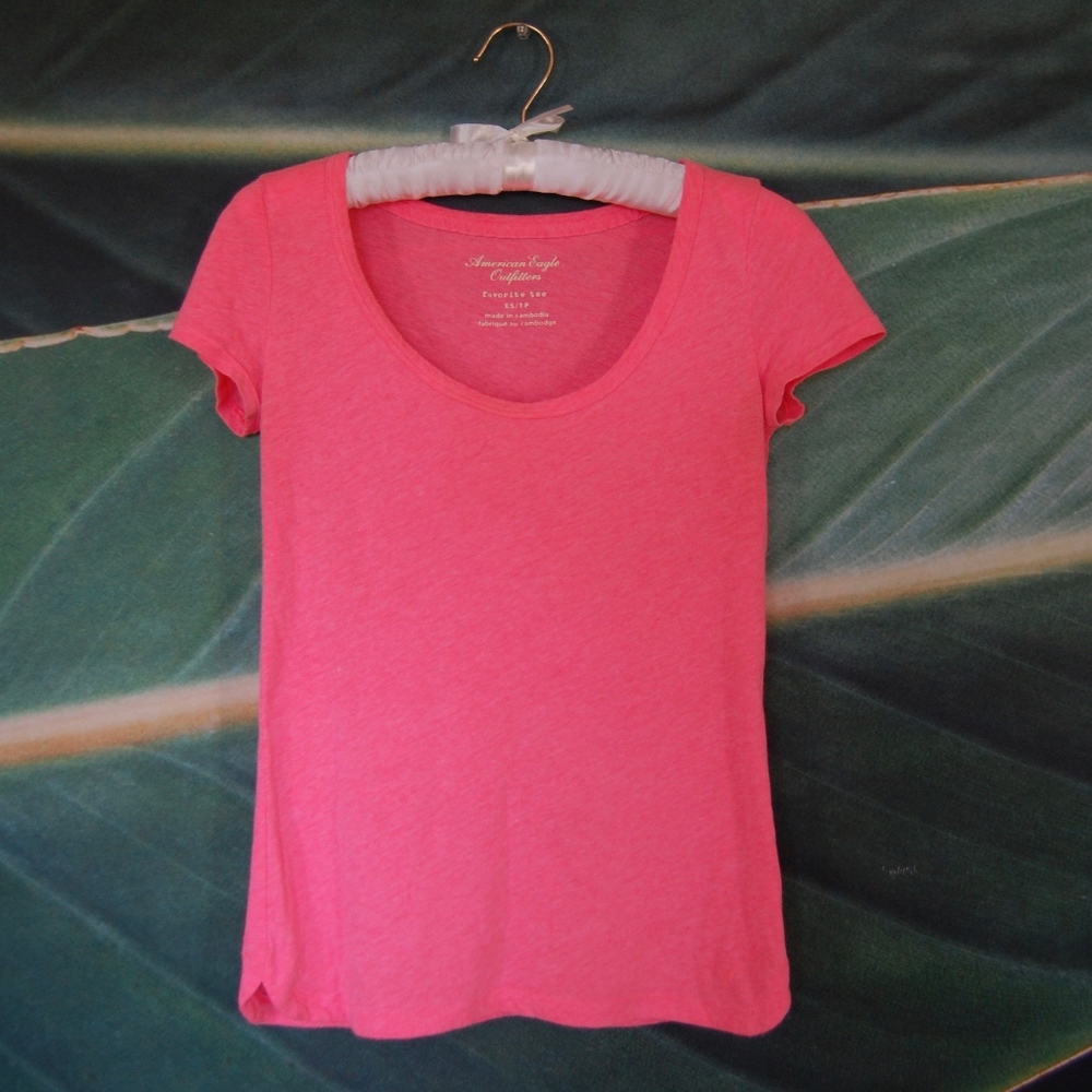 American Eagle Favorite Tee