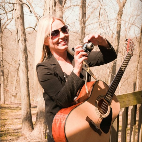 Hello! My name is Jen Handling - Picture 4 of 9