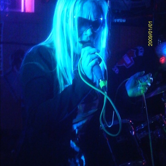 Hello! My name is Jen Handling - Picture 6 of 9