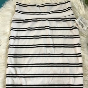BNWT Lularoe Cassie skirt.
