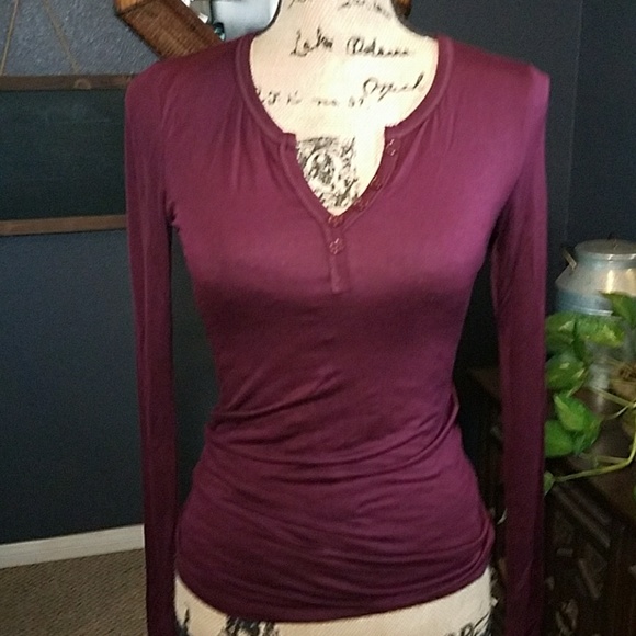 Wine Long sleeve V-neck buttondown Top - Picture 2 of 5