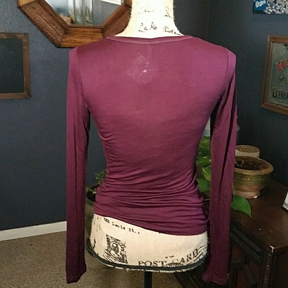 Wine Long sleeve V-neck buttondown Top - Picture 5 of 5