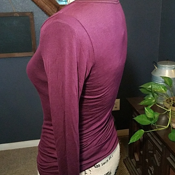 Wine Long sleeve V-neck buttondown Top - Picture 4 of 5