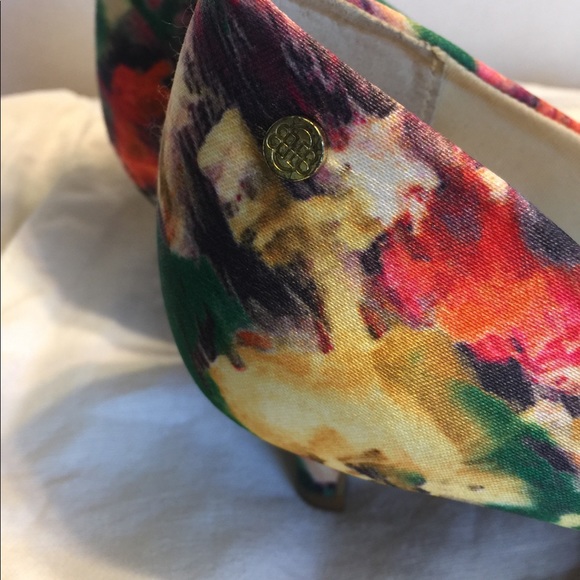 Kitten heel multi color Dana Buchman Sz7 - Picture 2 of 6