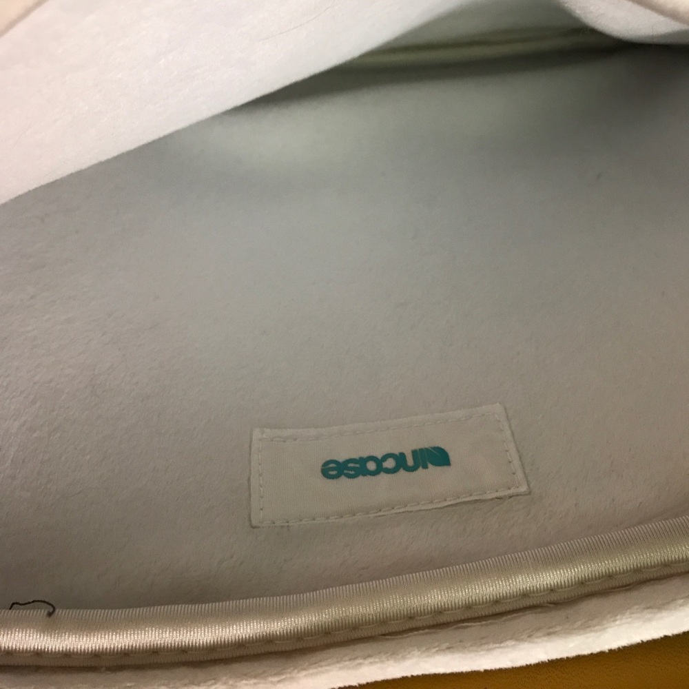 13" Incase Laptop Case - Picture 5 of 5