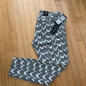 NWT Mavi Jeans Alexa Ankle in gray Ikat