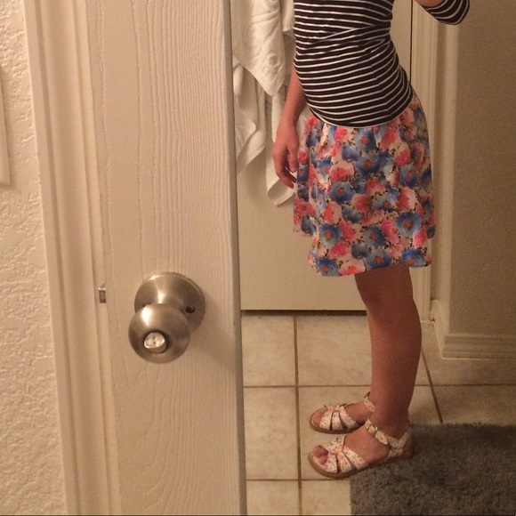 I ❤️ Ronson Floral Skirt - Picture 2 of 4